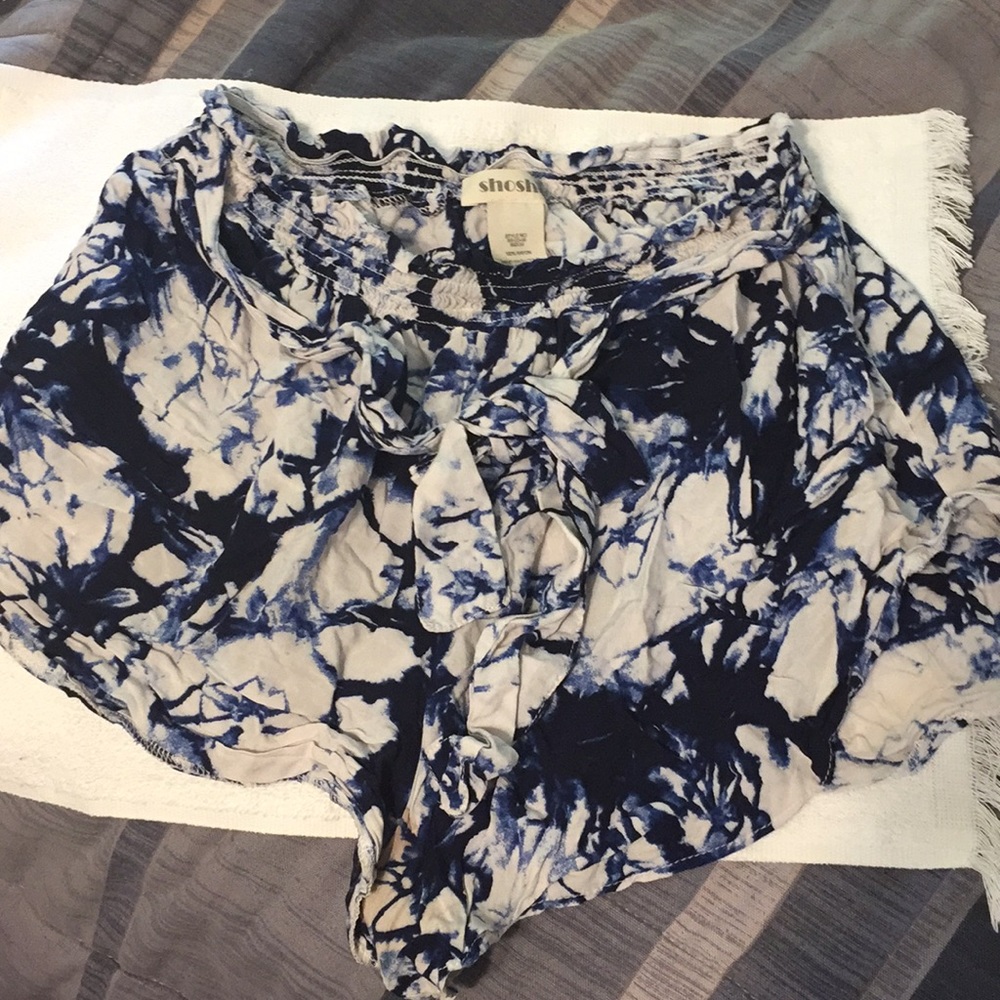Casual shorts with tie